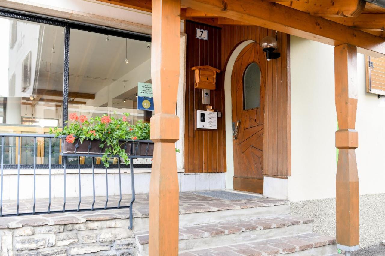 Guesthouse Rosengarten Dobbiaco Exterior photo