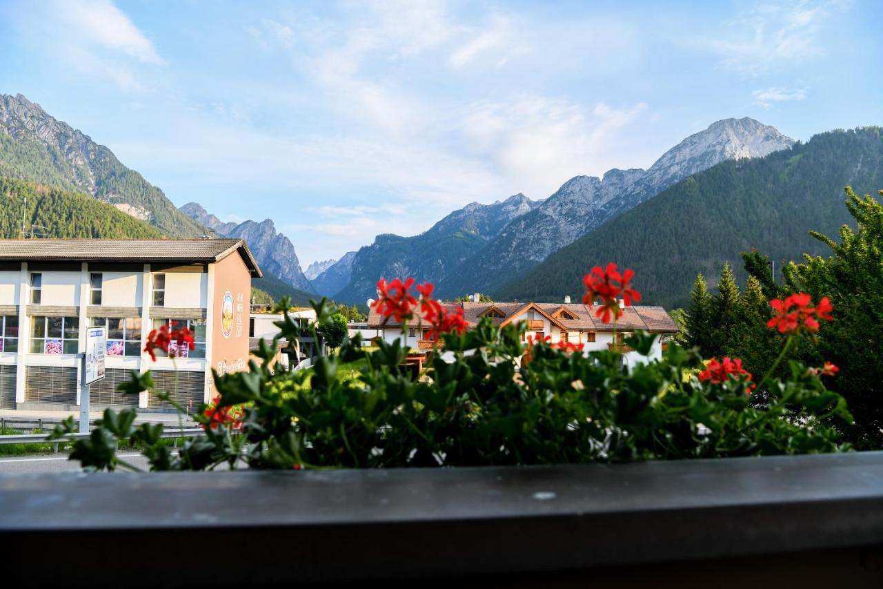 Guesthouse Rosengarten Dobbiaco Exterior photo