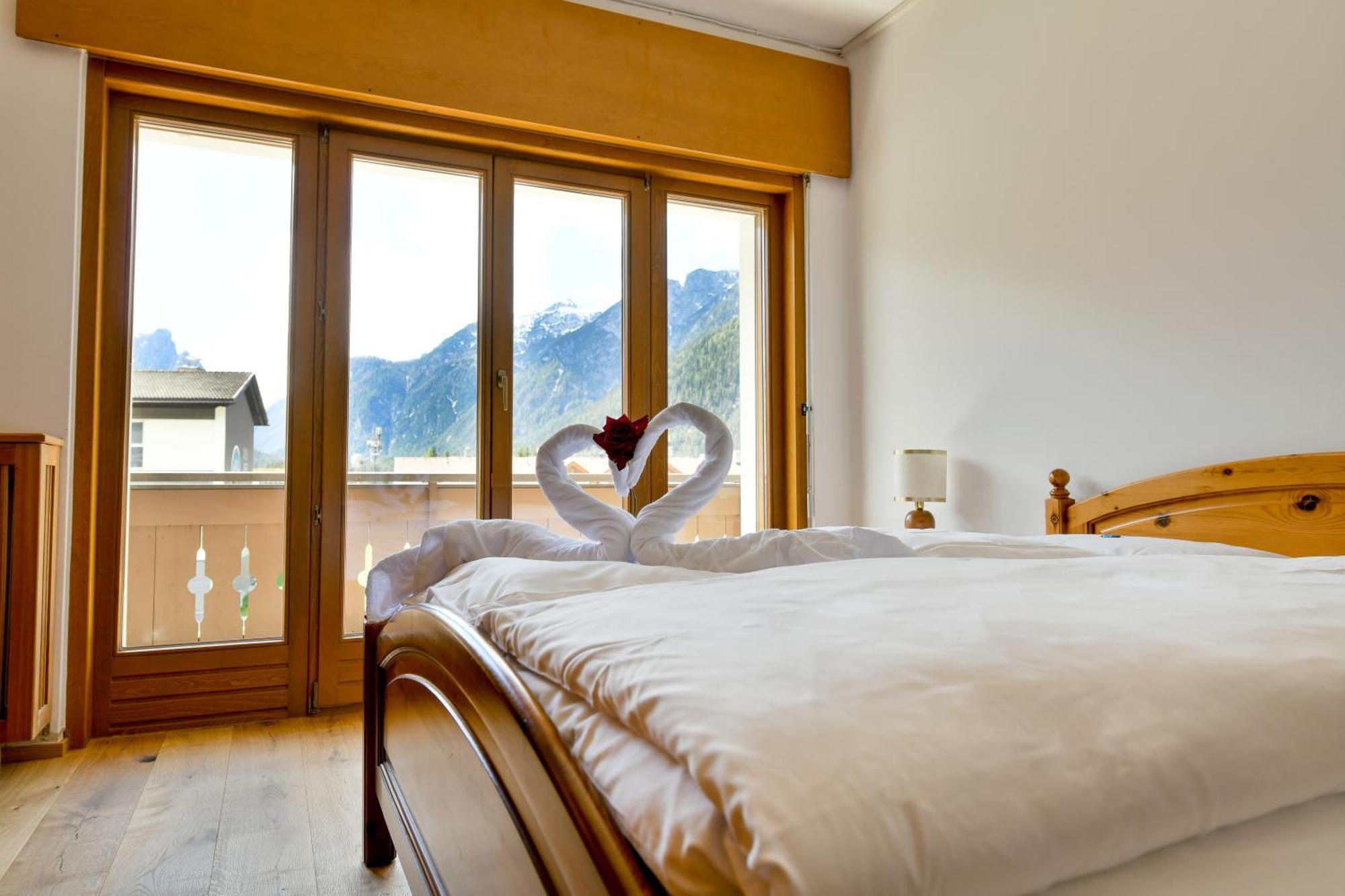 Guesthouse Rosengarten Dobbiaco Exterior photo
